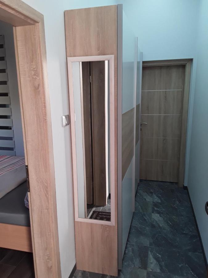 Apartman Studio Erin Ровин Екстериор снимка